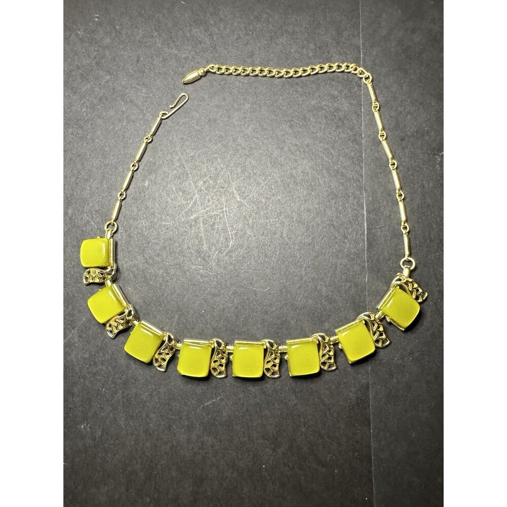Vintage Avocado Green Lucite Square Cabochon Gold Tone Necklace 17” Retro